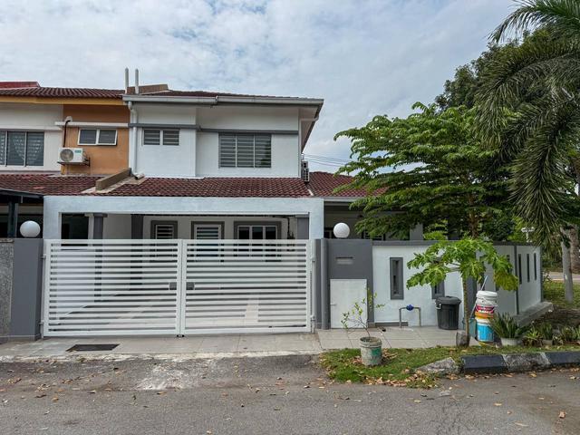 FACING OPEN Double Storey CORNER LOT TERRACE SP8 Bandar Saujana Putra