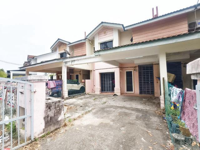 Facing open Double Storey SBCR Saujana Utama Sungai Buloh For Sale