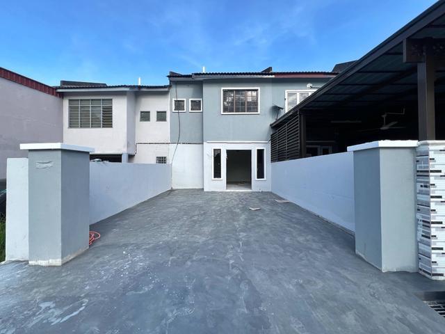 Facing Open DOUBLE STOREY TERRACE BAKAWALI BUKIT SENTOSA