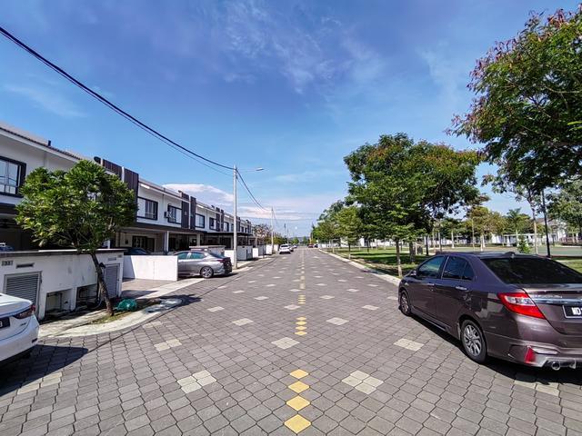 FACING OPEN Double Storey Terrace Irama Perdana Puncak Alam For Sale