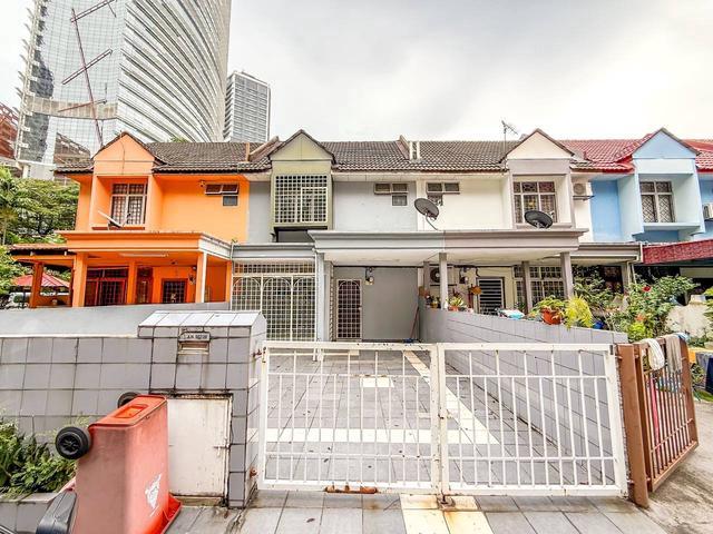 FACING OPEN Double Storey Terrace SS7 Kelana Jaya Petaling Jaya