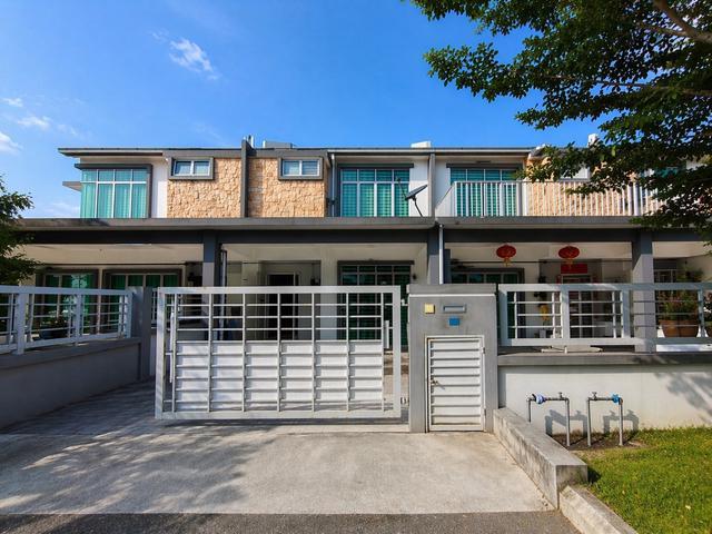 FACING OPEN Double Storey Terrace Rafflesia Taman Pelangi Semenyih 2