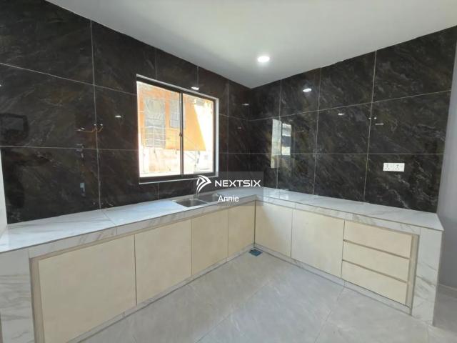 Facing Open Extended Kitchen With Approval 1 Min Drive To MRT Station Unit Renvated