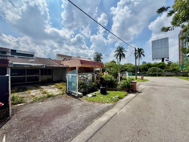 FACING OPEN FREEHOLD Single Storey Jalan SS5A Taman Kelana Jaya