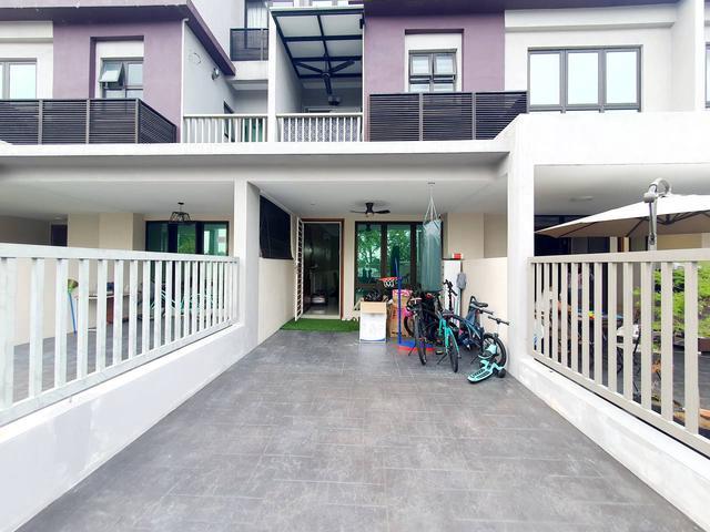 FACING OPEN LOWER UNIT Bandar Puteri Bangi Townhouse