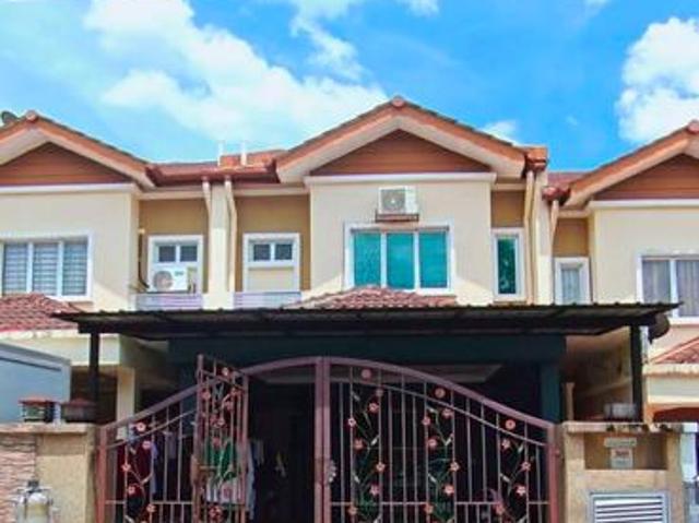 FACING OPEN Near Surau Double Storey House Puncak Saujana Kajang