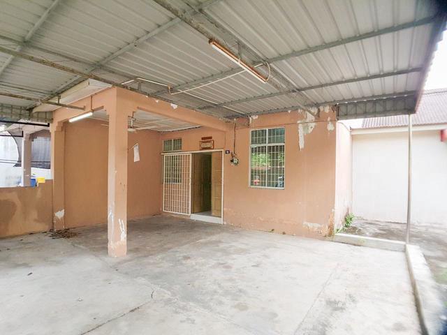 Facing Open Near to Surau Near to 2 Universities