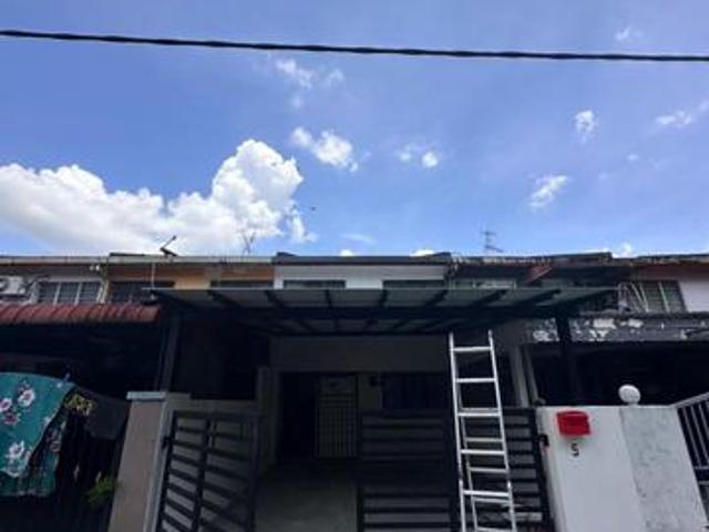 Facing open New porch 2 storey refurbished Taman Sri Puchong puchong