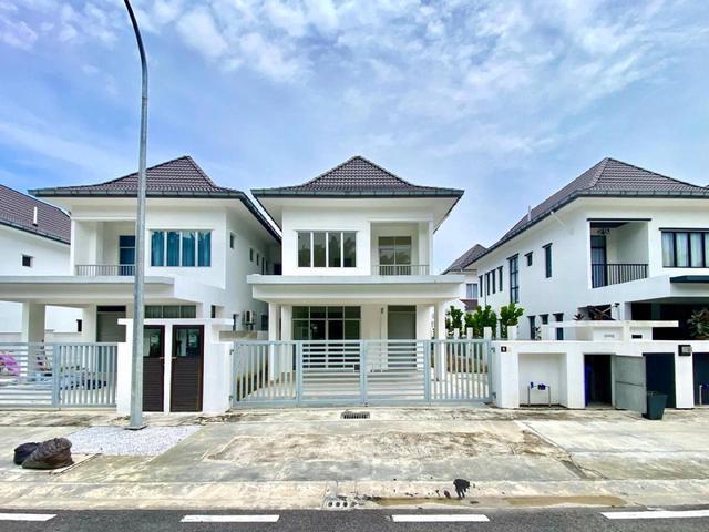 FACING OPEN NON BUMI Semi Detached Seksyen U15 Shah Alam For Sale