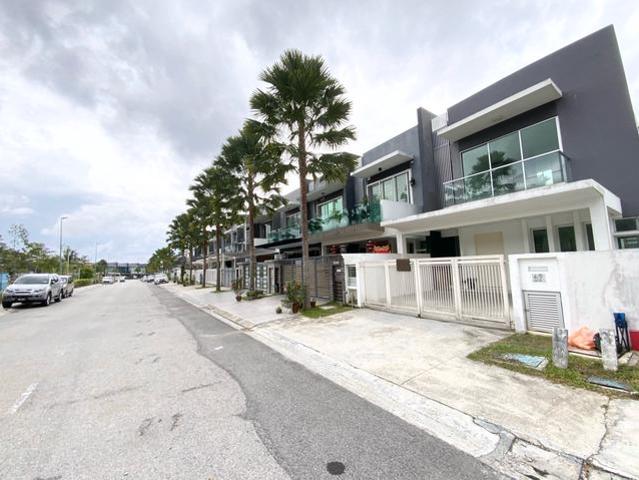 Facing Open Paragon 150 Jalan LEP 6 Taman Lestari Putra Taman Equine