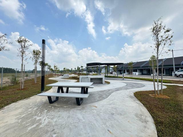 Facing Open PRIVASI 1STorey Near Tmn Big Parking Partially Furnish