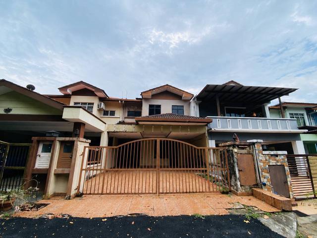 FACING OPEN RENO 22x80 Double Storey Putra Terrace Bandar Seri Putra