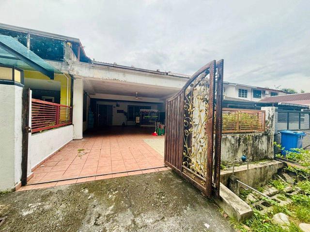 FACING OPEN RENOVATEDTURUN HARGADouble Storey Seksyen 4 Shah Alam