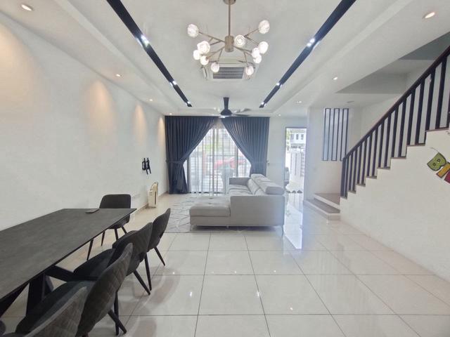 Facing Open Renovated 2 Storey Elmina Green 1