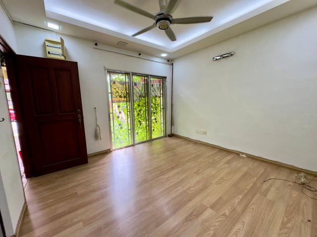 FACING OPEN RENOVATED Double Storey Taman Pinggiran USJ 2 Subang Jaya