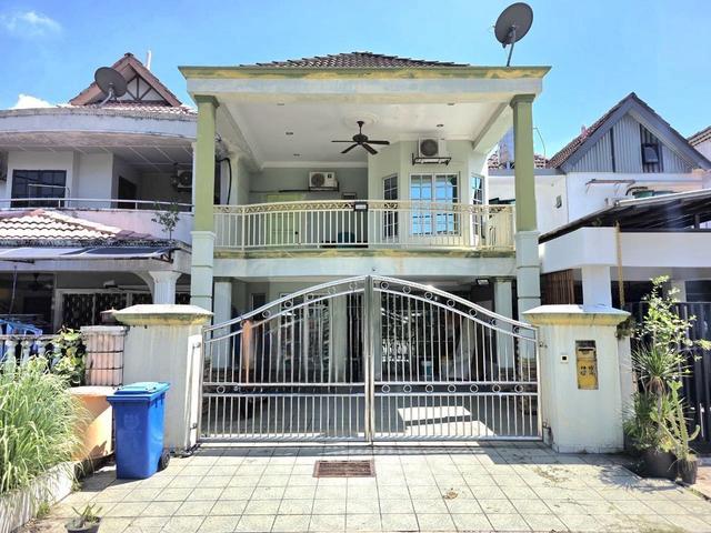 FACING OPEN RENOVATED Double Storey Terrace Seksyen 19 Shah Alam