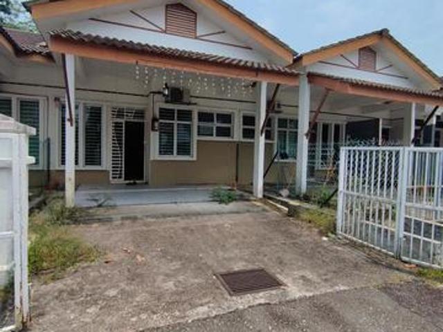 FACING OPEN RENOVATED SINGLE STOREY TERRACE TMN DESA SAUJANA Sg Merab