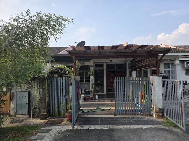 FACING OPEN RENOVATED Single Storey BSP7 Saujana Putra FOR SALE