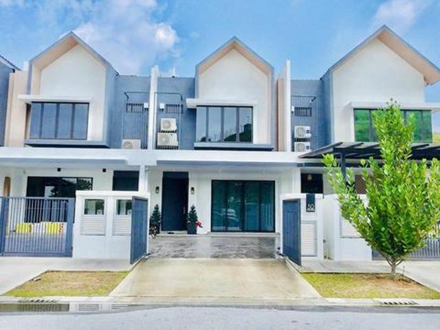 FACING OPEN RUMAH BARU Double Storey Aiora Serenia City Sepang