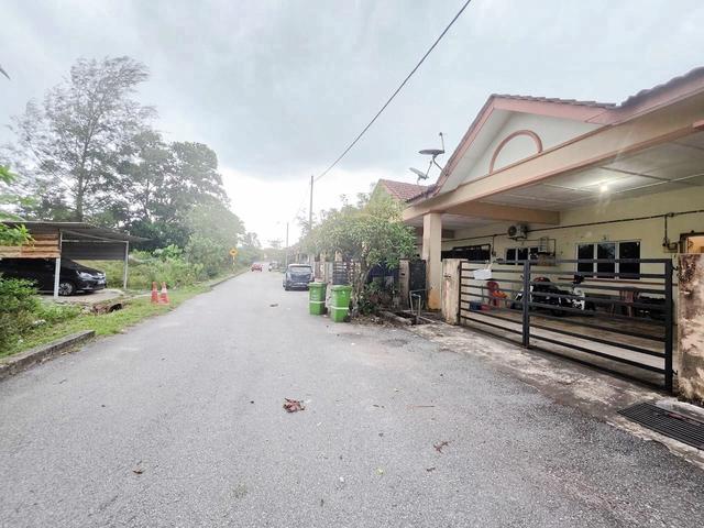FACING OPEN RUMAH INDERA MAHKOTA 16 KUANTAN FOR SALe