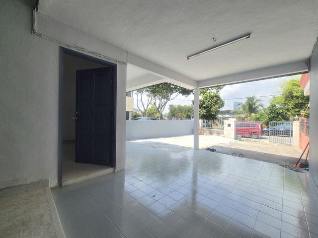 FACING OPEN SEKSYEN 10 Double Storey Terrace House