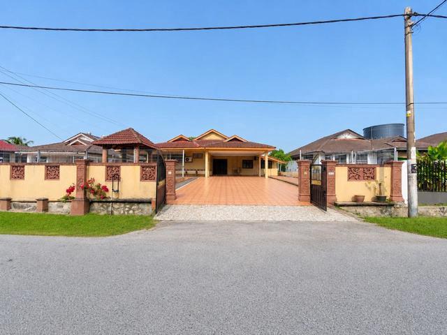 Facing Open Single Storey Bungalow Bandar Rinching Fasa 1 For Sales