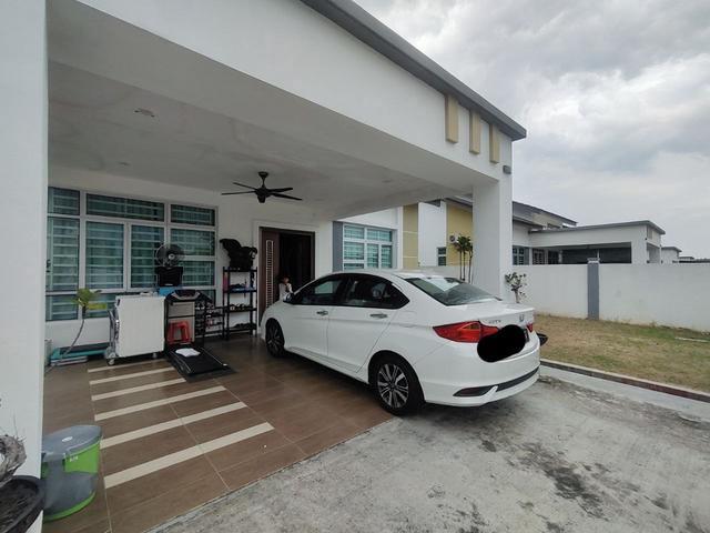 Facing open single storey bungalow taman bukit senawang perdana