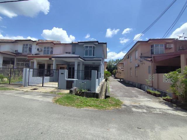 Facing OpenEND LOT 2 Storey House Taman Dahlia Sepang Near KLIA