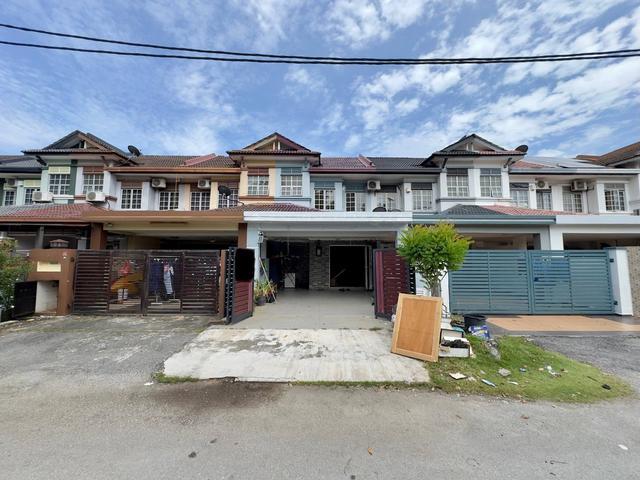 FACING OPENFull Reno 2 Sty Bdr Bkt Puchong 2 FREEHOLD Must View Now
