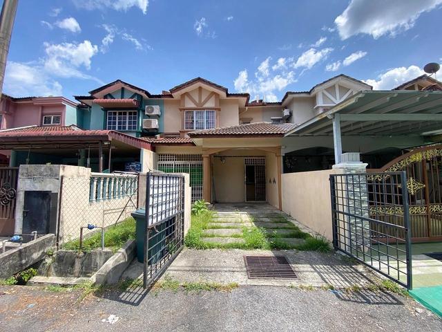 FACING OPENGUARDEDDouble Storey House Seksyen 8 BANDAR Baru Bangi