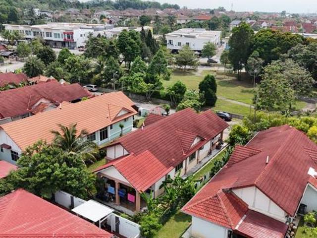 Facing OpenHot Area 1 Storey Bungalow Laman Dahlia Nilai Impian