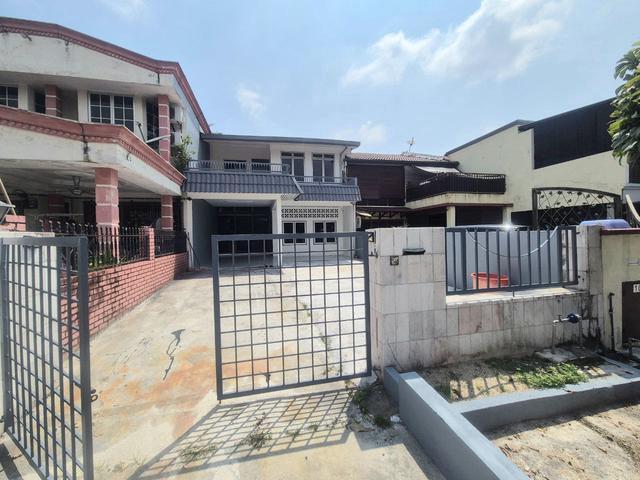 FACING OPENRENOVATED Double Storey Terrace Seksyen 10 Shah Alam