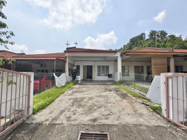 FACING OPENTAMAN AKASIAPEDASTeres setingkat di Rembau untuk dijual