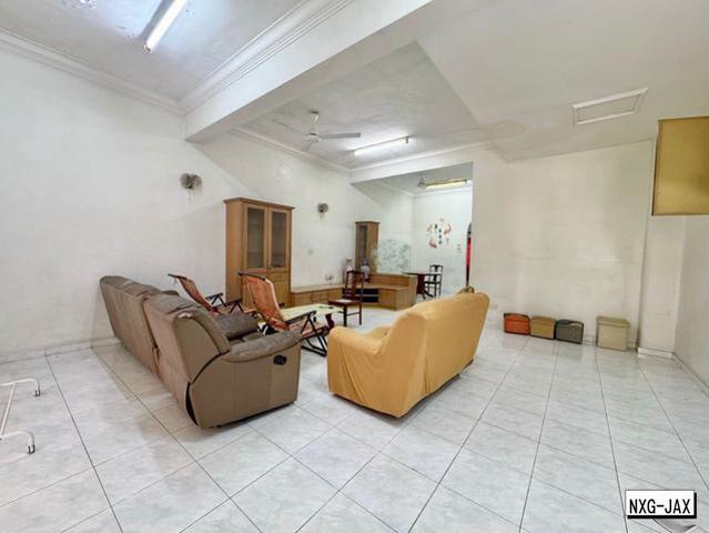 FACING MORE PARKING 20x80 Taman Berkeley Klang Double Storey House