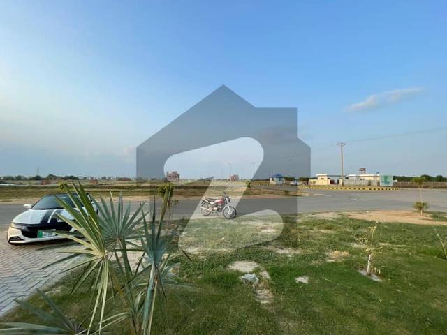 Facing Main Park Plot