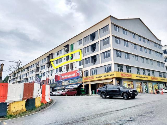 FACING MAIN ROAD AND NEAR MRT Shop Apartment Hentian Kajang