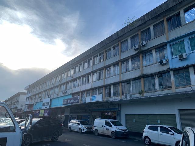 Facing Main Road Shop House And Nearby Pasaraya Sandakan