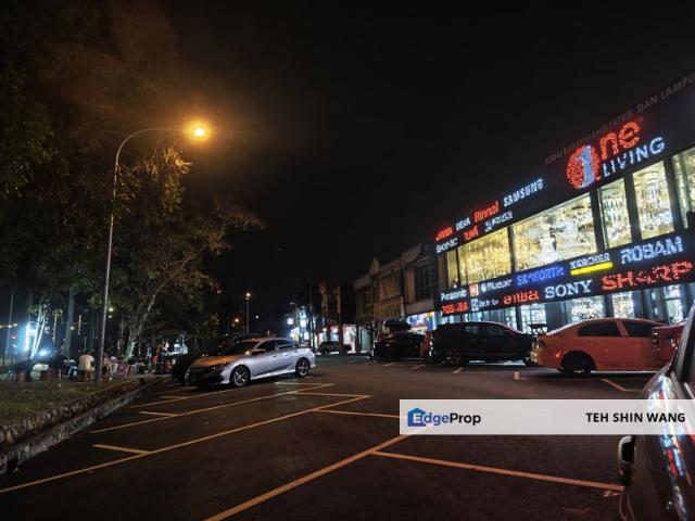 Facing main road shoplot groud floor Bandar Baru Bangi Seksyen 4