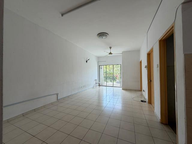 facing main road 2nd floor freehold Rawang Mutiara Shop Apartment