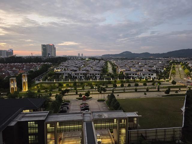 Facing non blocking setia alam view fully furnished 3 bedrooms