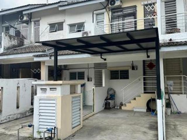 FACING NORTH Renovate Upper Unit TownHouse Taman Tasik Puchong