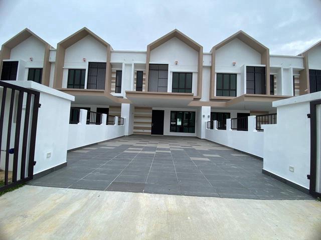 FACING SOUTH 2 Storey Terrace Melodia 2 Alam Impian
