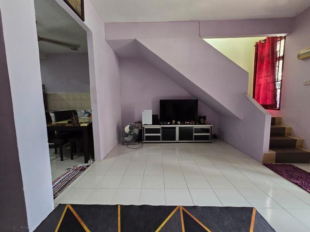 FACING PADANG Double Storey House La Cottage Taman Putra Perdana