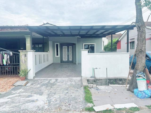 FACING PADANG END LOT 1 Storey Taman Bakawali Bukit Sentosa Rawang