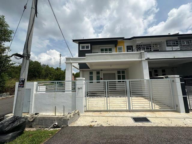 Facing Padang Freehold Endlot Double Storey Terrace Cheng Setia