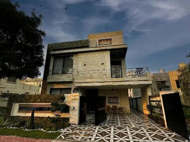 Facing Park 10 Marla Luxury House on low price Bahria Town Lahore Bahria Town ID 97950