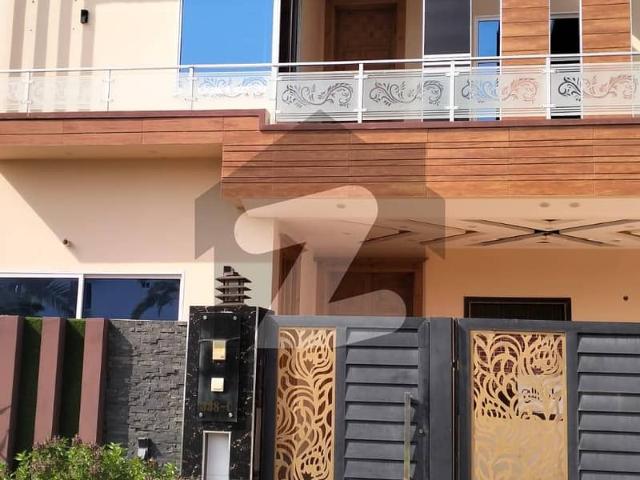 Facing Park House Of 10 Marla Is Available In Contemporary Neighborhood Of Citi Housing