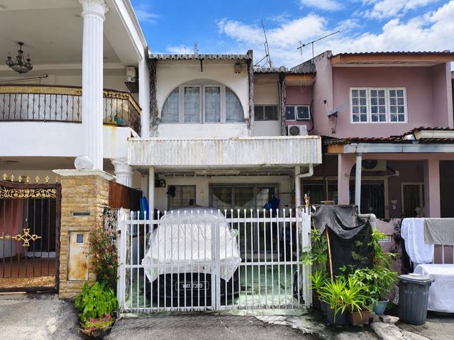 FACING PLAYGROUND 2 Storey Terrace Taman Sri Gombak Fasa 5