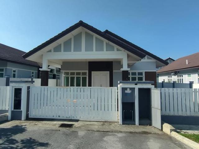 Facing Playground Taman Senawang Perdana Single story Bungalow North