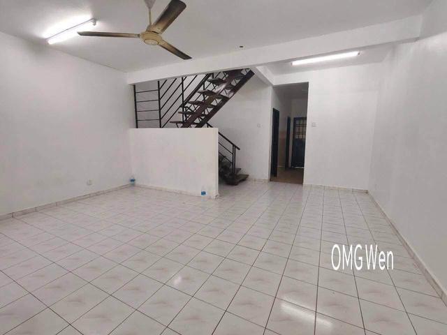 FACING PLAYGROUND BELOW MARKET 2 Storey House Teluk Gedung Indah
